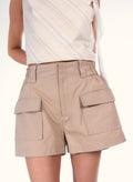 Khaki pockets shorts