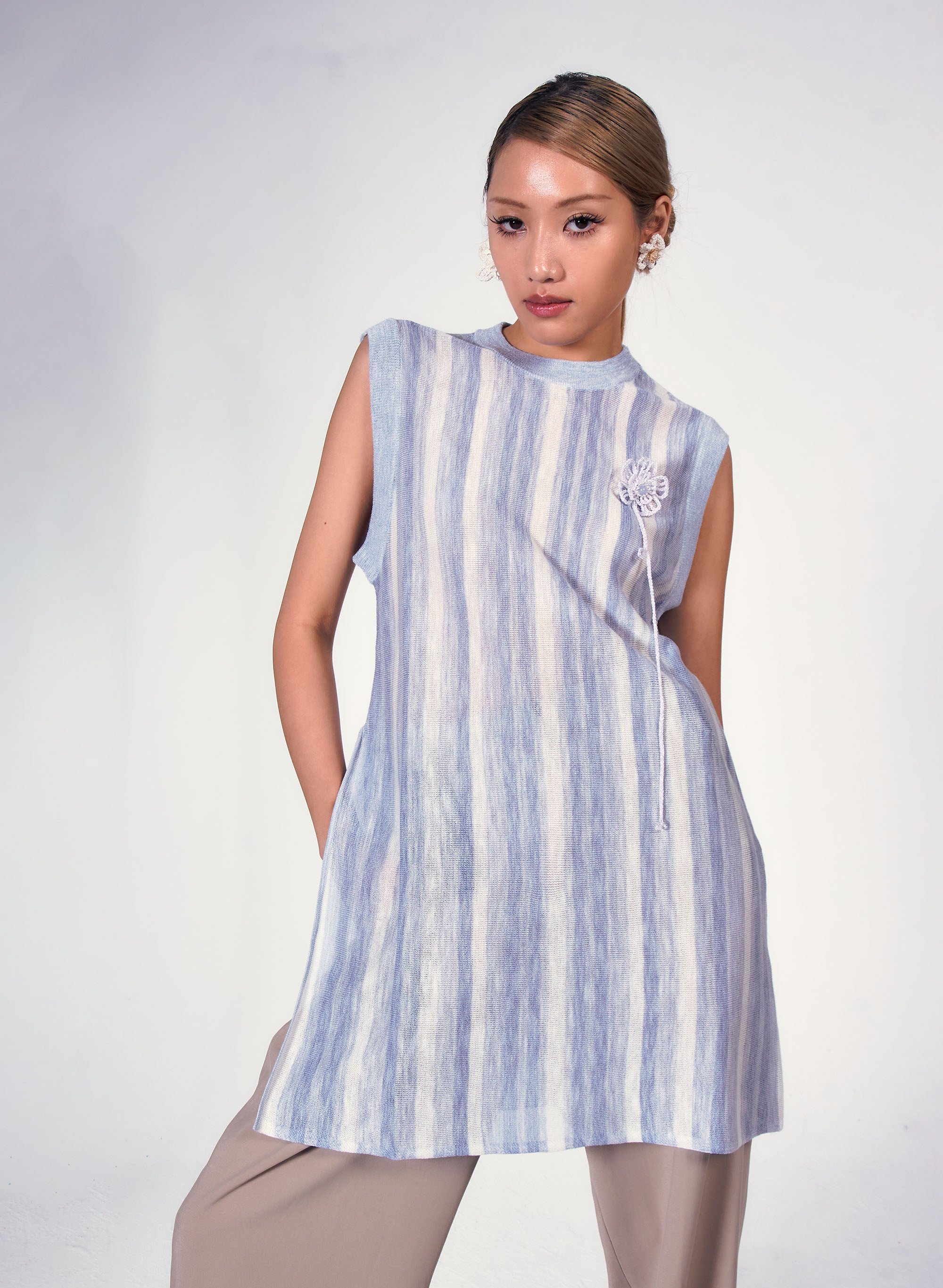 Sleeveless knit Top