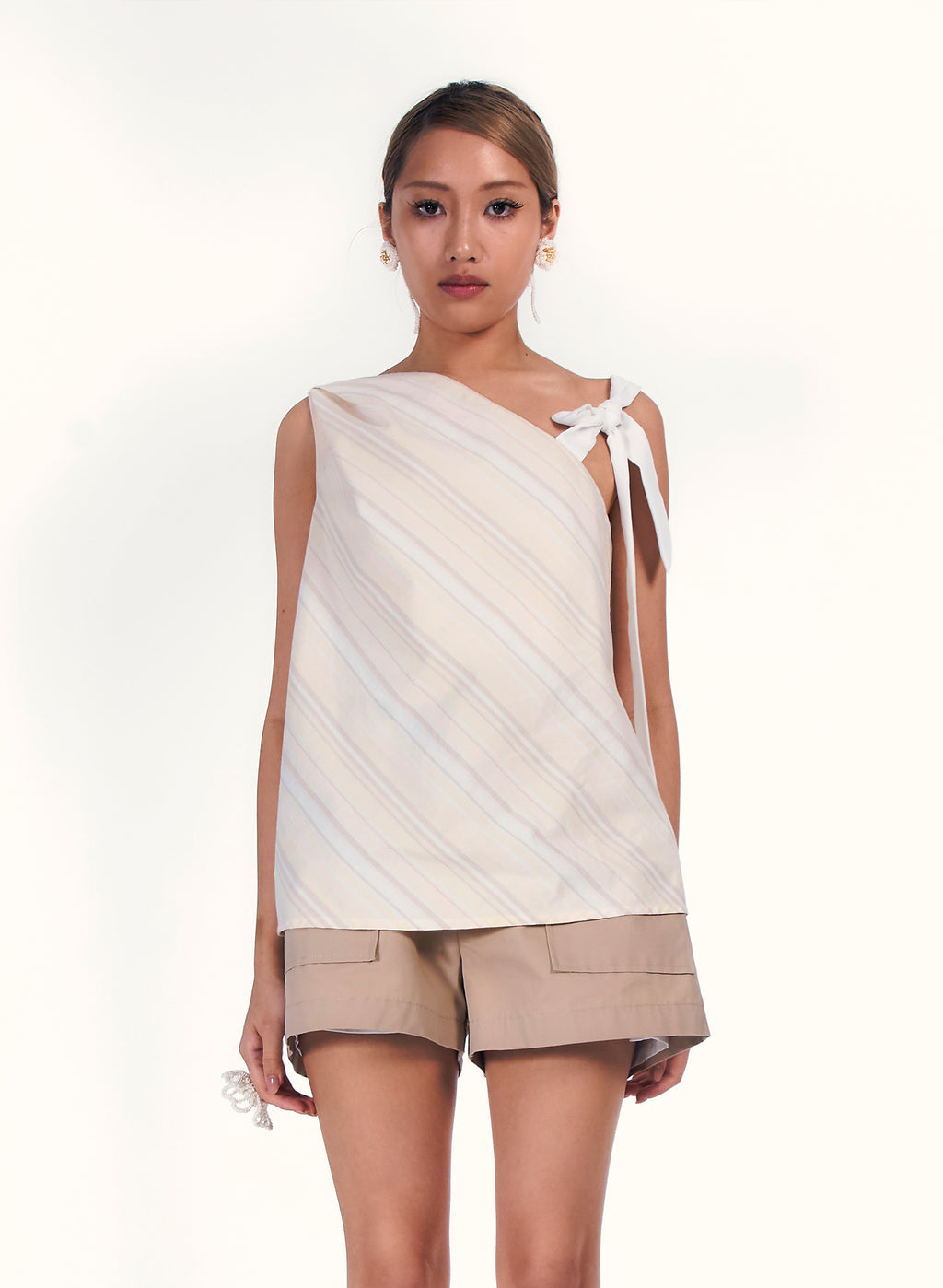 Khaki pockets shorts